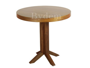 원형 목재 테이블